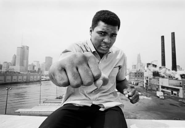 Thomas Hoepker, Ali Right Fist Skyline, Chicago, 1966
