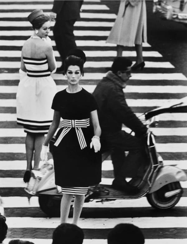 William Klein, Nina & Simone, Piazza di Spagna, for: Vogue, Rome, 1960