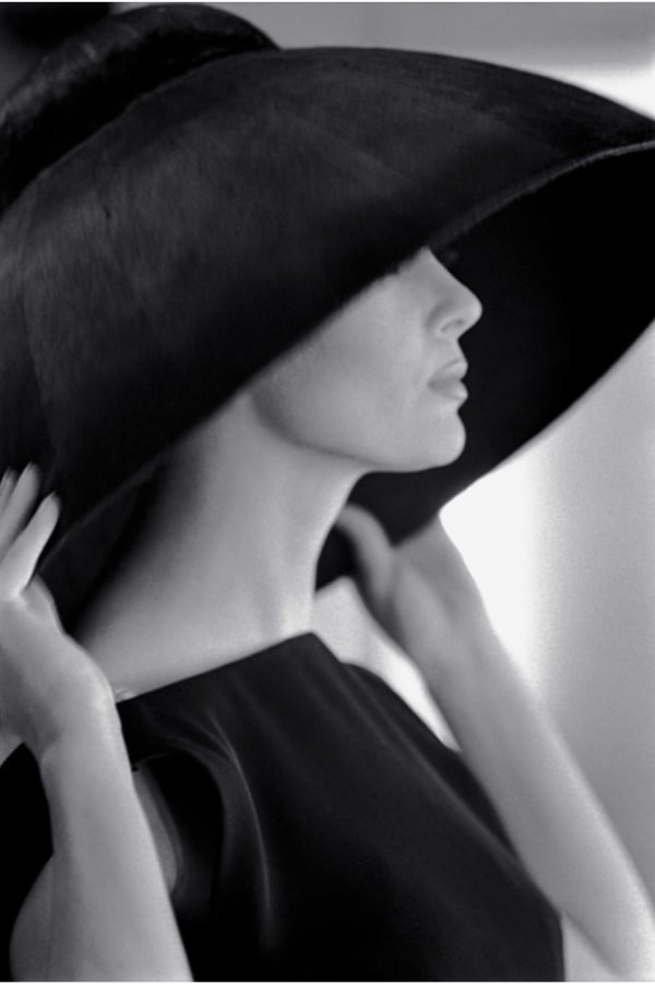 Jerry Schatzberg, Large Hat, Paris, 1962