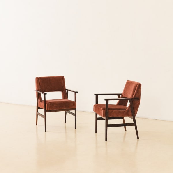 Cantù Móveis e Interiores Ltda. Chair with armrests (2 units - pair), 1960s