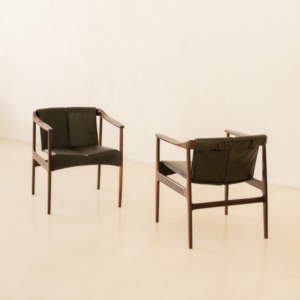Cantù Móveis e Interiores Ltda. Rosewood and Leather Armchair (2 units- pair), 1960