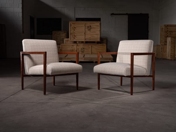 Branco & Preto, Paire de Fauteuils Modèle R3/ Pair of Armchairs Model R3, c. 1950