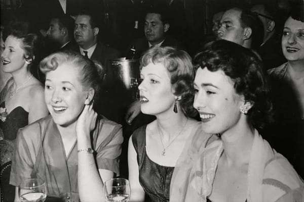 Bert Hardy, Bluebell Girls (Evening drinks), 1954