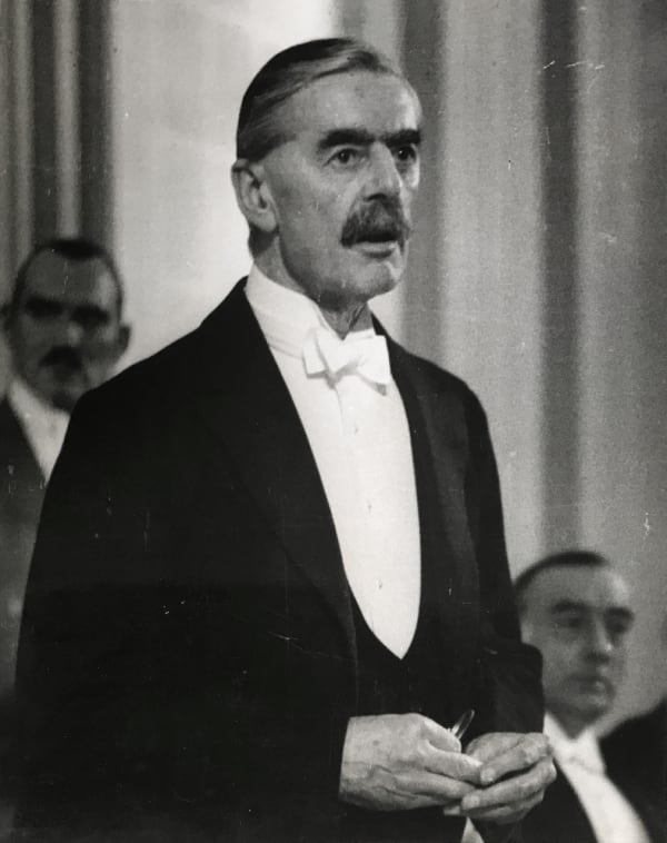 Kurt Hutton, Leaders of Democracy - Neville Chamberlain very formal, 1938