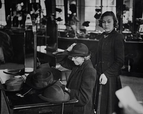 Kurt Hutton, Drat the hat, 1942