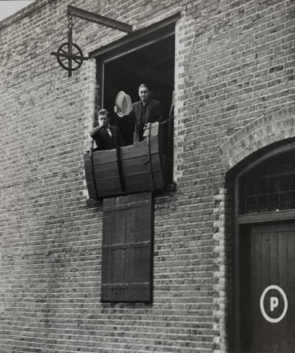 Colin Jones, London, Docks (Wapping High Street Dockers), 1960