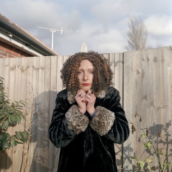 Anna Fox, Linda at the bungalow (Pictures of Linda), 2004