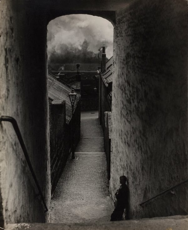 Edith Tudor Hart, Thoroughfare, Aberdeen, 1940