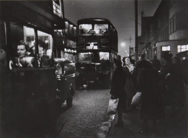 Bert Hardy, Life in the Elephant - Night buses, London Road, 1948