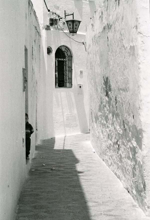Harriet Challis, Boy Hiding (Morocco, 1993)