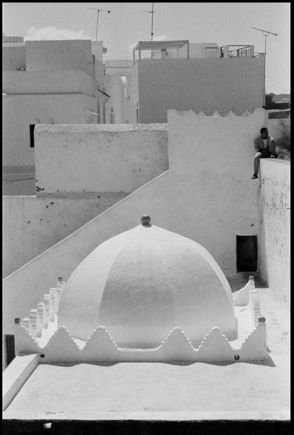 Harriet Challis, Man Perching (Morocco, 1993)