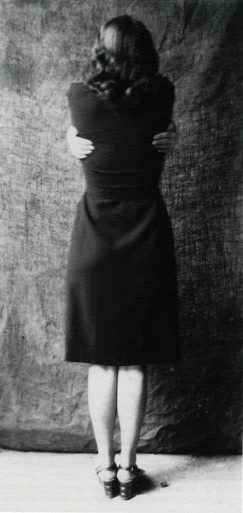 René Magritte, Georgette Magritte de dos, Rue Esseghem, Bruxelles, 1947