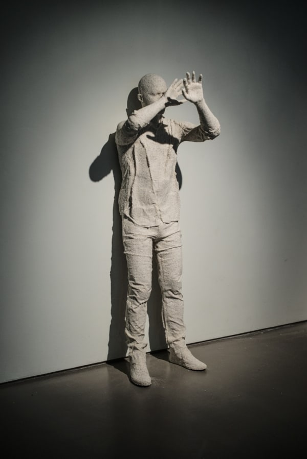 Daniel Arsham, Standing figure with hands up, 2015