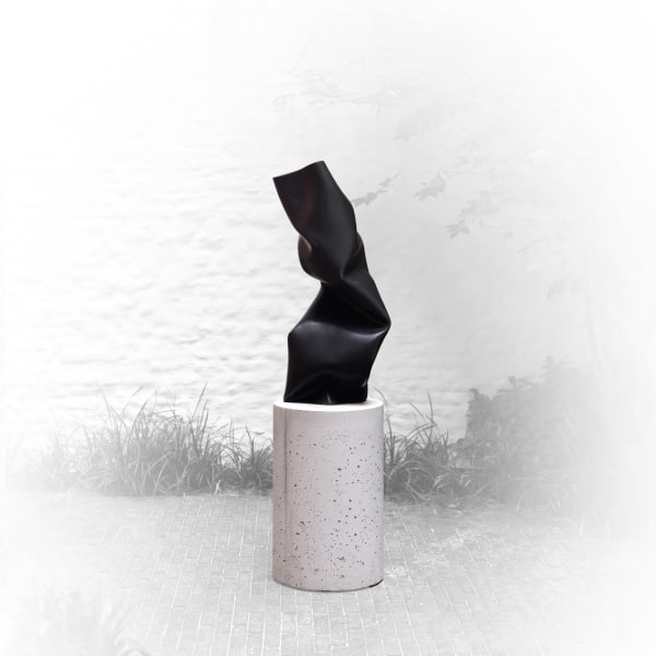 Stephan Marienfeld, Turn up, 2024, Edition of 7 plus 1 artist's proof, Signed & dated , bronze black patinated , 82.9 x 35.9 x 27 cm. © Buysse Gallery. All rights reserved.