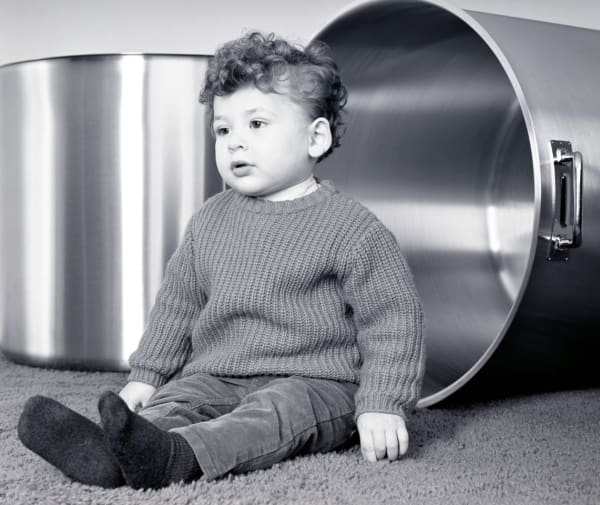 Christopher Williams, Adapted For Use: Teppich: Kinast Teppiche, Wiesenstraße 11, D-24539 Neumünster, Qualität: KODIAK, Flor ca. 3,5cm, Fabre: 482 010 – 100%, Größe cm: 200/200 Kochgeschirre: Contacto Bander GmbH, Gruitener Strasse 1, D-40699 Erkrath, Art-Nr.: 2101/600, Volum, 2019