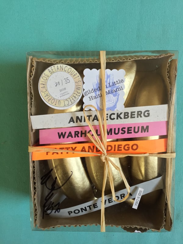 Carlos Betancourt, Golden Banana, site specific installation, Golden Lily NYC, 2016