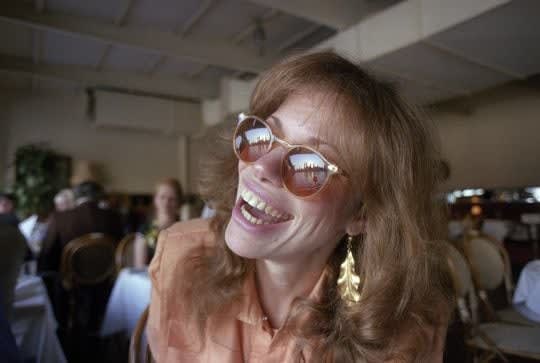 Carinthia West, Carly Simon With Twin Towers Reflection In Sunglasses