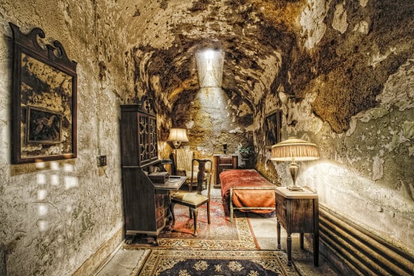 Eric Holubow, Capone's Cell, 2023