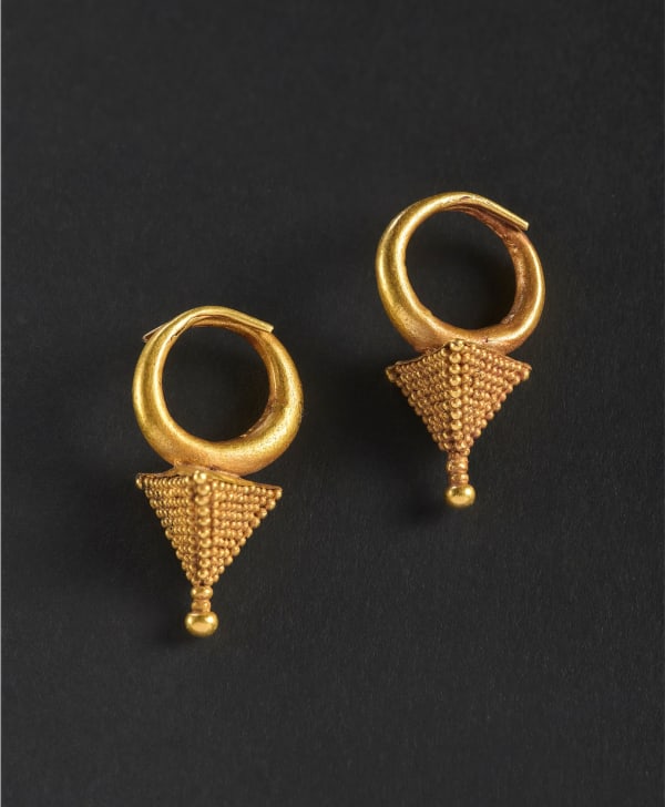 Pair of Earrings in Tetrahedron Form/Triangular Form with Granulate, Hellenistic Greek (Ptolemaic), 2nd-1st century B.C.