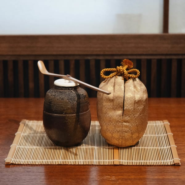 Fujiwara Yu 藤原雄, Bizen tea caddy