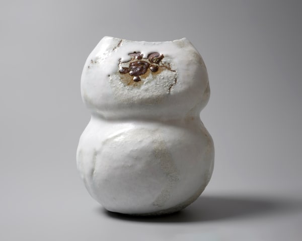 Shimizu Yasutaka 清水保孝, Iron Glazed Flat Jar with Design of a Turtle Playing 鉄絵亀遊文扁壺