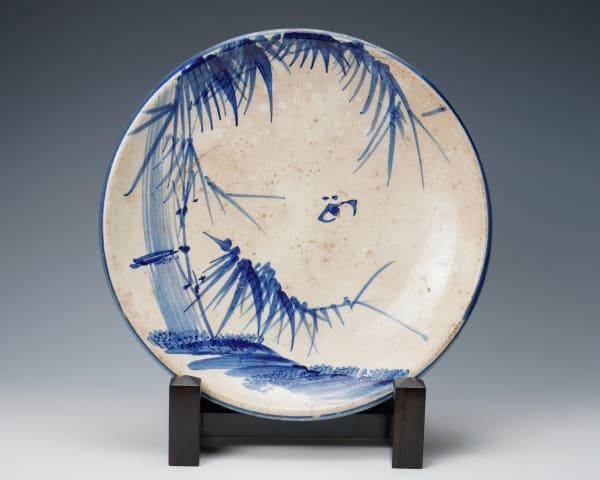 Seto plate with sometsuke (blue & white) bamboo and bee motif 瀬戸皿青竹, Late Edo period 江戸時代後期 19世紀