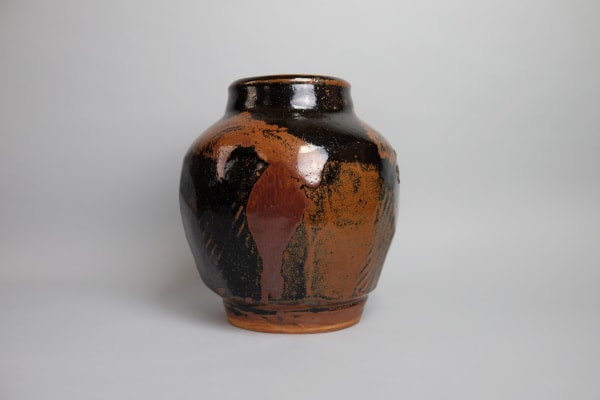 Murata Gen 村田 元 Faceted Jar with a Black Slip Overglaze 黒釉銹文 面取壺, 1960s