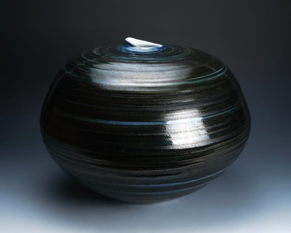 Shinoda Giichi 篠田義一, Deep indigo glazed flower vase