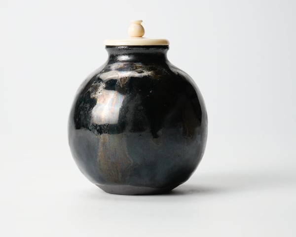 Umemoto Kenzo 梅本健三 Saiun round tea caddy