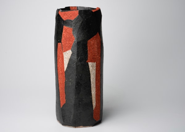 Wada Morihiro 和太守卑良, Black-Glazed Faceted Columnar Vase with Red and White Textured Abstract Patterns, Seki-Sai-Ki 赤彩器, ca. 1998