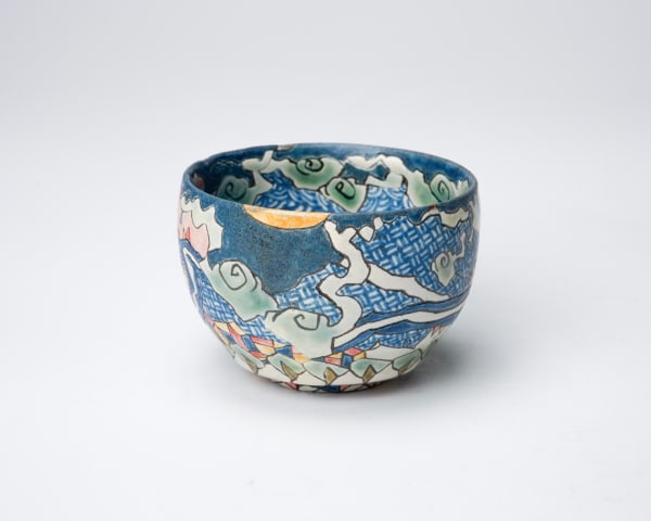 KOMAGO Tetsutarou 小孫哲太郎, No.10 Polychrome guinomi with carved turtle designs 線彫色絵亀紋ぐい呑, 2023