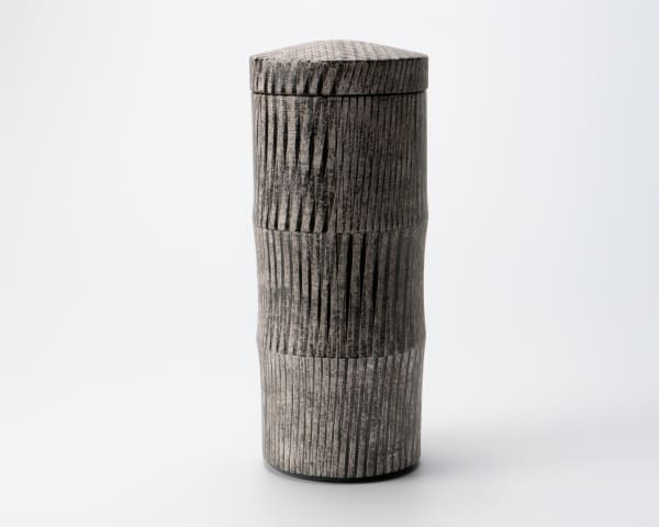 Maeda Masahiro 前田正博, Lidded flower vase with overglaze enamel and silver pigments