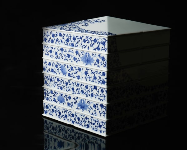 Terauchi Shinji 寺内信二, Six-tiered house shaped box with moon and arabesque designs 染付月輪花唐草 家型六段重, 2024