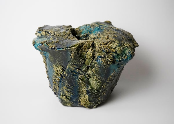 Yamaguchi Makoto 山口真人, Oribe Flower Vessel 織部花入, 2022
