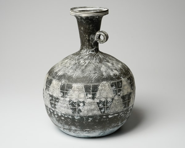 Yasuhara Kimei 安原喜明, Flower Vase with Handle 花挿 炻器線彫白泥象嵌文