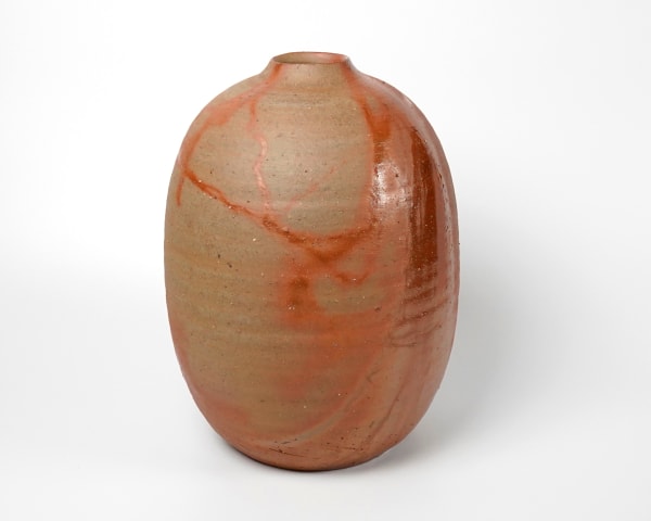 Isezaki Jun 伊勢崎淳, Bizen Jar with Hidasuki Firing Effect Trail 備前壺
