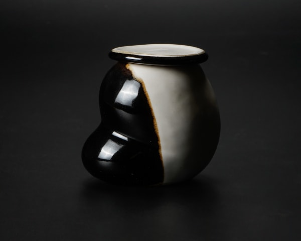Yanagihara Mutsuo 柳原睦夫, "Eggplant" (tea caddy with white glaze) 白釉蓋器, 2010-2013