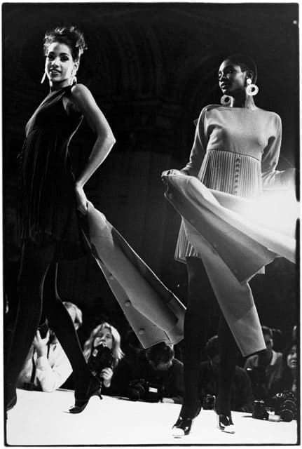 Zoe Leonard One Woman Looking at Another, 1990 gelatin silver print 36 3/4 x 25 1/4 in 93.3 x 64.1 cm