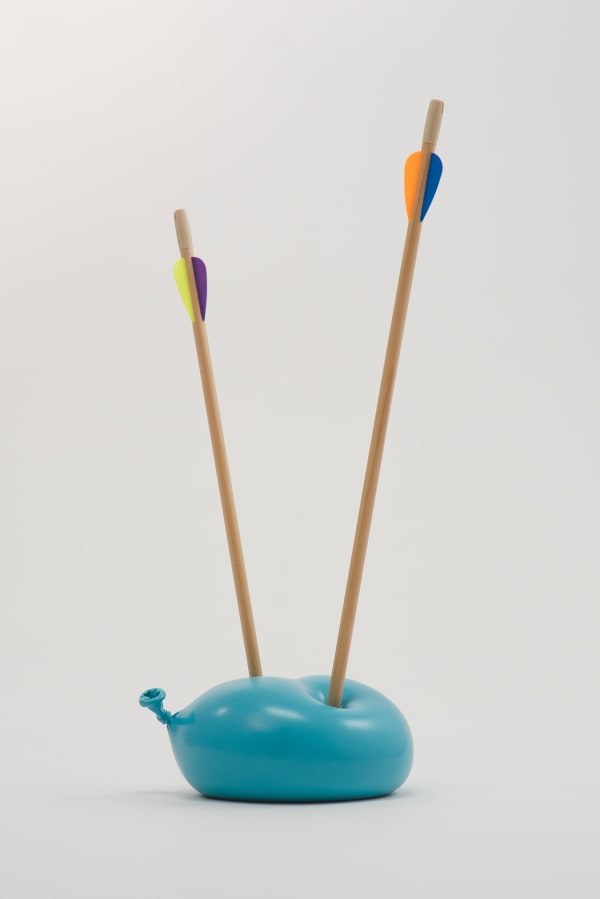 Nano Abia, Último Instante. Double arrow balloon. Turquesa., 2023