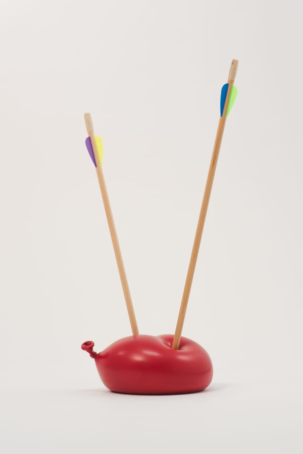 Nano Abia, Último Instante. Double arrow balloon. Rojo., 2023