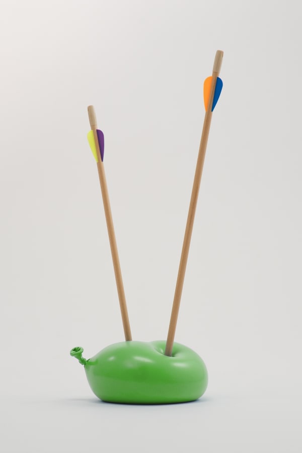 Nano Abia, Último Instante. Double arrow balloon. Verde., 2023