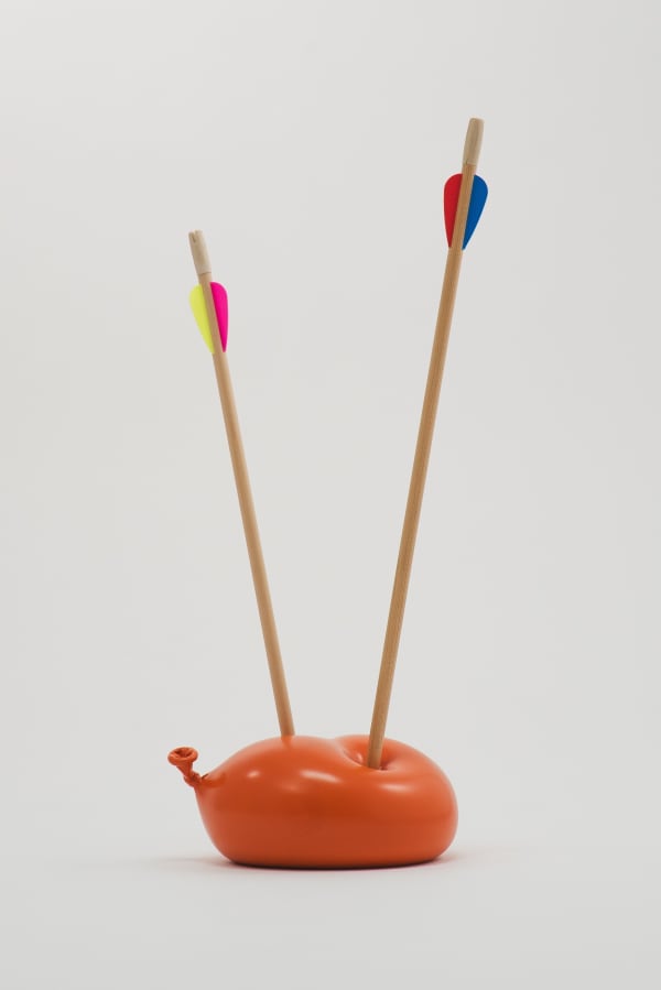 Nano Abia, Último Instante. Double arrow balloon. Naranja., 2023