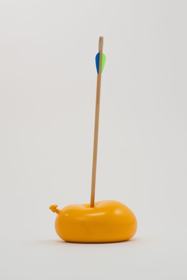 Nano Abia, Último Instante. Single arrow balloon. Amarillo., 2023