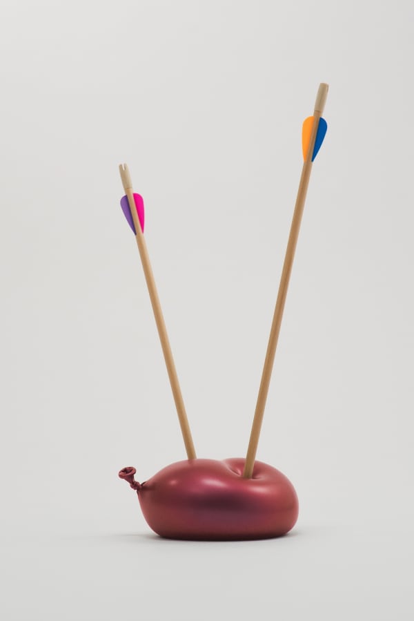 Nano Abia, Último Instante. Double arrow balloon. Púrpura metalizado., 2023