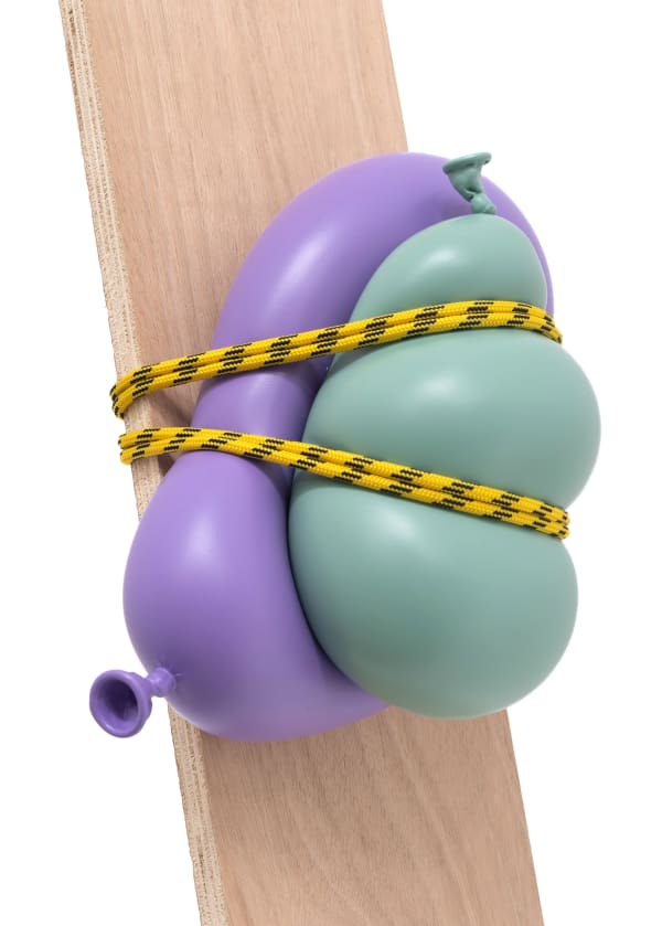 Nano Abia, Dos cuerpos (Calypso mittlel, Lila), 2024