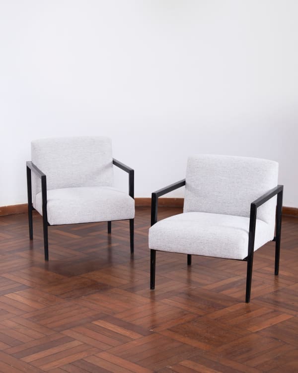 Branco & Preto, Pair of R3 armchairs, ca. 1950