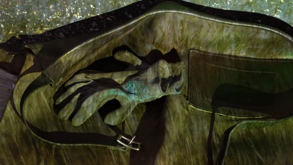 HU Weiyi Alcoholic Lullaby 酒精摇篮曲, 2016 Single-channel video 单频影像 06:13:00