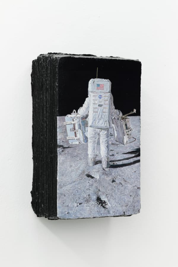 LIU Ren Moon Landing 登月, 2016 Oil and mixed media 油彩和综合材料 30 x 18 x 10.5 cm