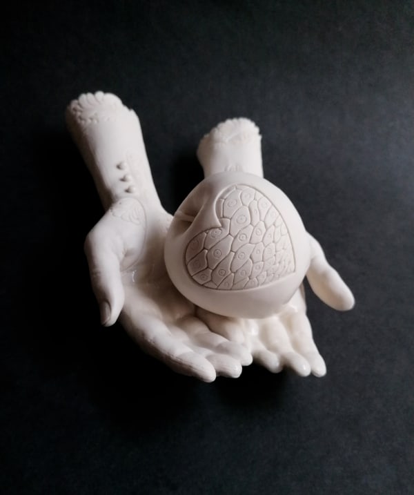 Juli About, Paire Mains Déshabillées & Pomme écorchée, 2021