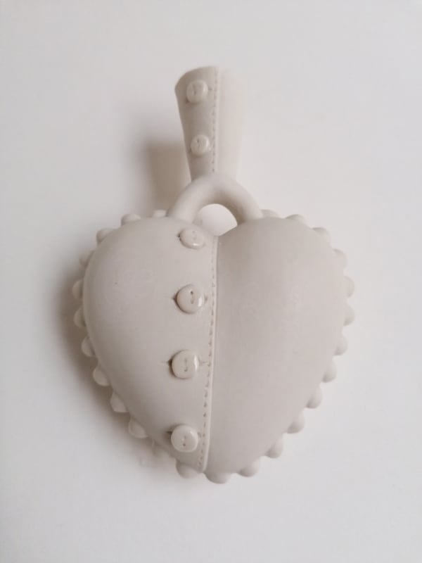 Juli About, Coeur EX VOTO coussin Déshabillé, 2021